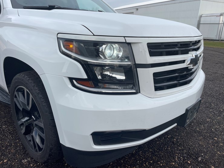 2019-chevrolet-suburban-image-12