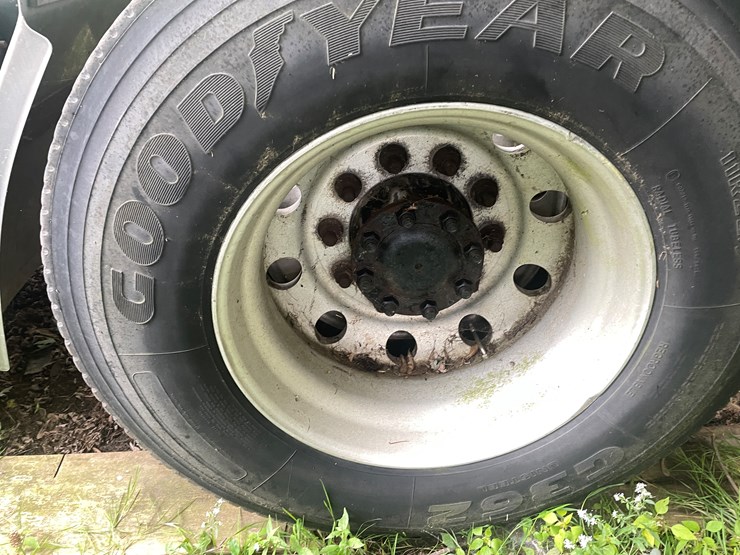 #210-•-2009-international-eagle-semi-tractor-(fall-creek,-wi)-(has-wi-title)-image-41