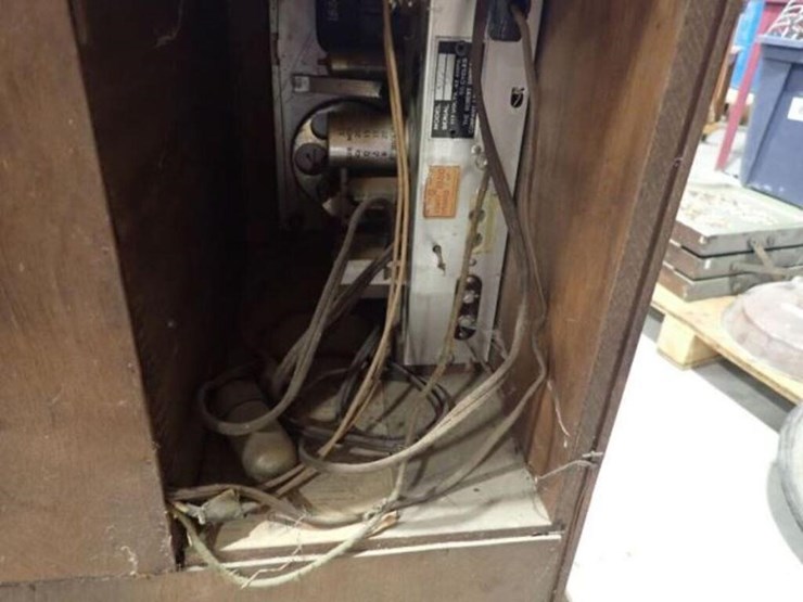 antique-25-in.-x-32-in.-x-15-in.-radio-cabinet/-image-7