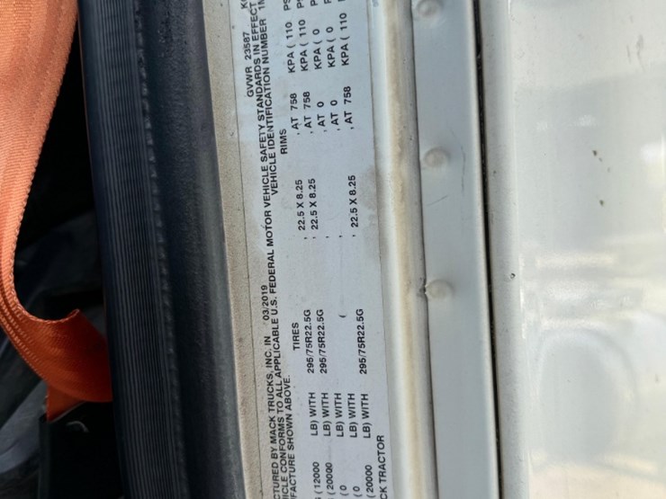 2020-mack-anthem-truck-image-10