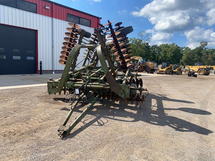 john-deere-235-image-2