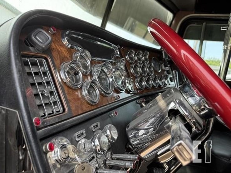 2002-peterbilt-379-image-75