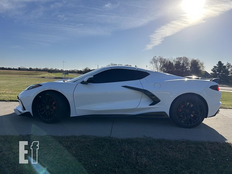 2021-chevrolet-corvette-image-10