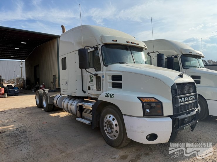 2020-mack-anthem-truck-image-8