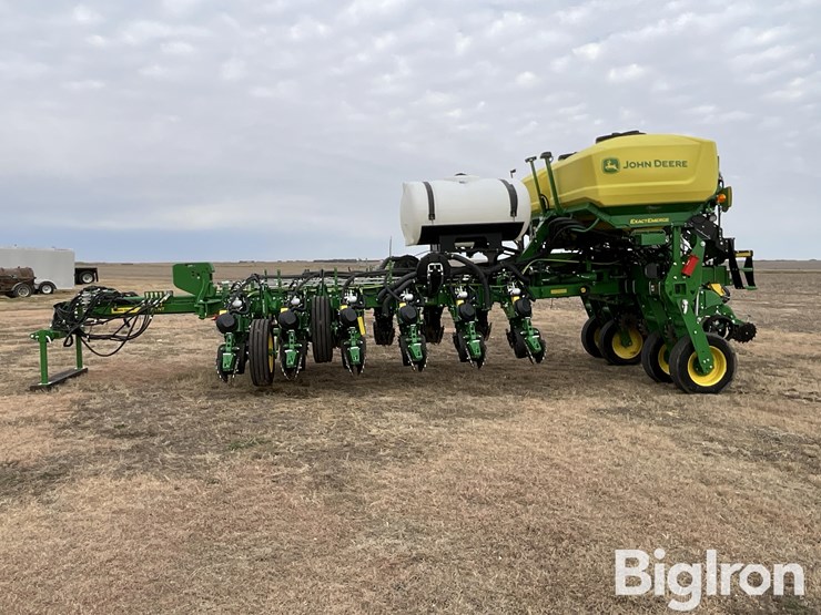 2021-john-deere-1775nt-image-8