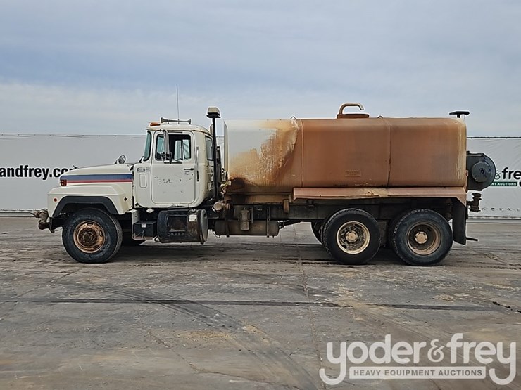 1994-mack-rd690s-image-3