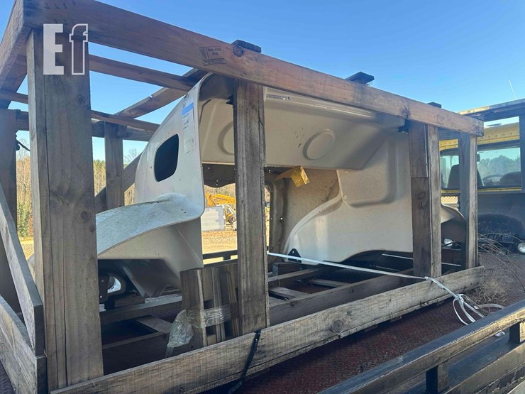 2008-peterbilt-335-image-18