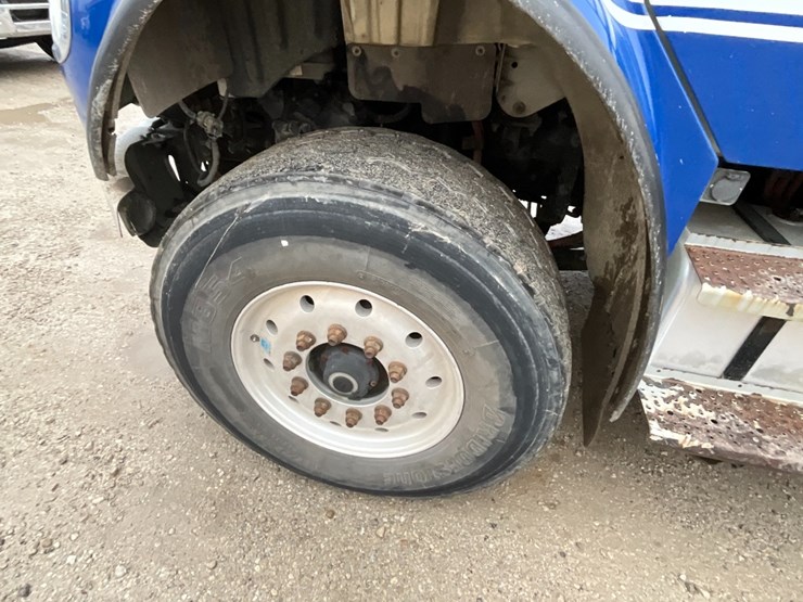 freightliner-m2-106-image-14