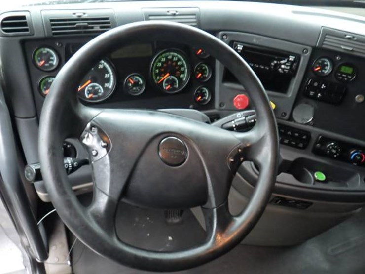 2019-freightliner-cascadia-125-image-20