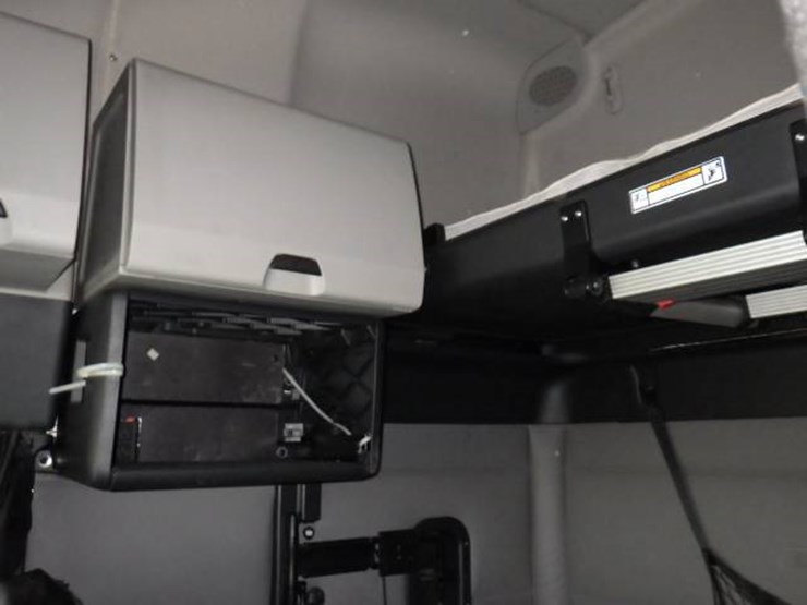 freightliner-cascadia-126-image-28