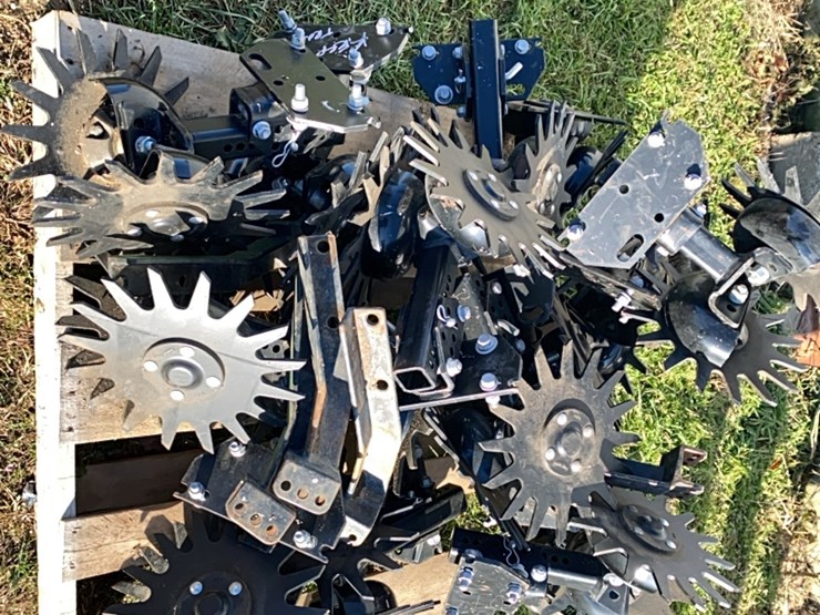 16-new-row-cleaners-bolt-pattern-for-white-and-jd-planters-image-1