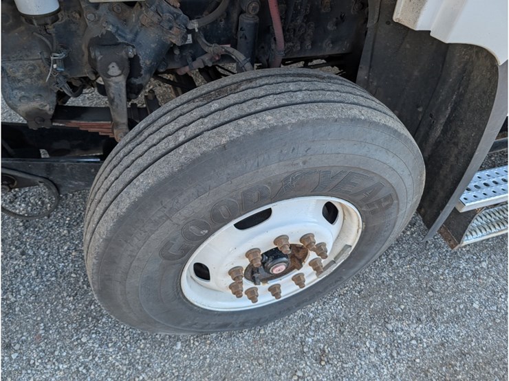 freightliner-108sd-image-23