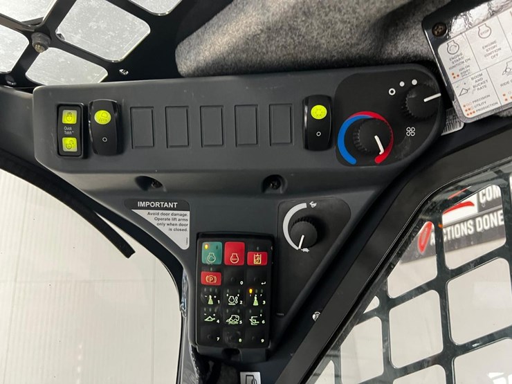 2022-deere-331g-image-28