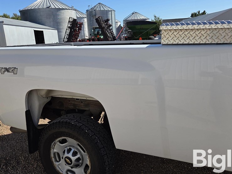 2011-chevrolet-silverado-2500-image-17