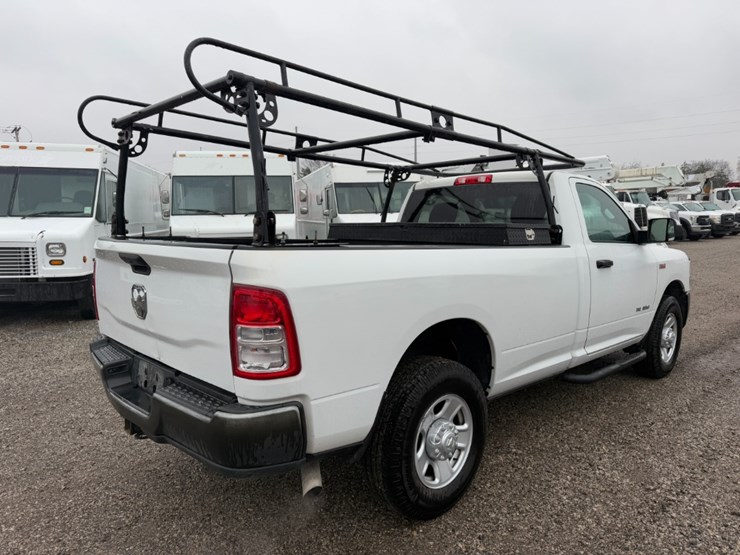 2020-dodge-3500-image-3