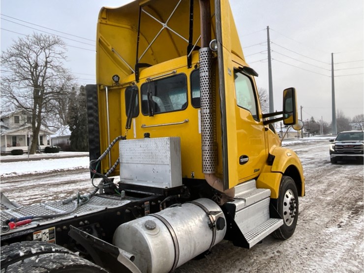 2019-kenworth-t880-image-10