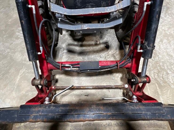 2017-massey-ferguson-1754-image-10