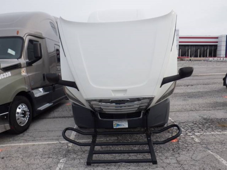 freightliner-cascadia-126-image-27