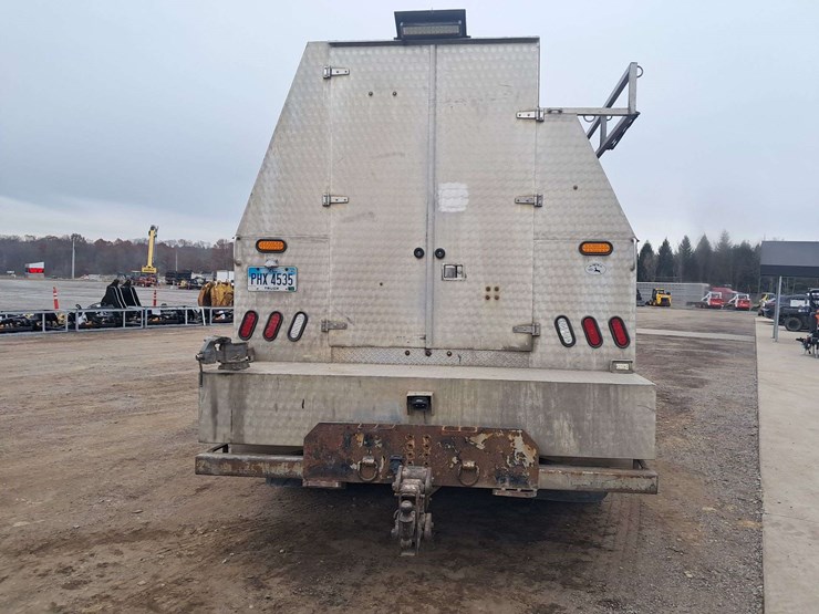 2009-ford-f750-image-4