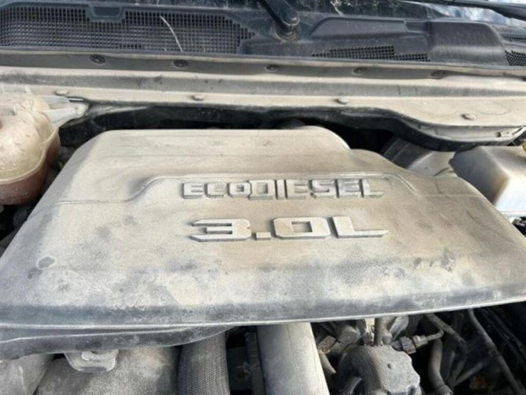 2020-ram-1500-laramie-longhorn-image-29