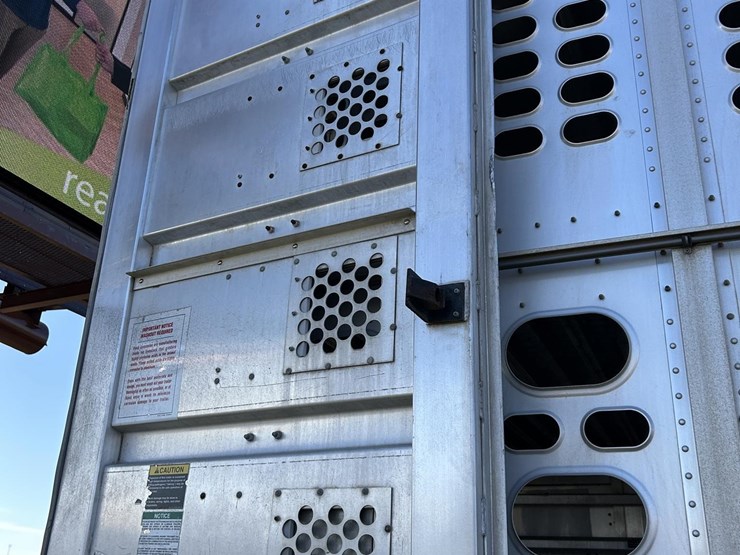 2019-wilson-livestock-trailer-image-46