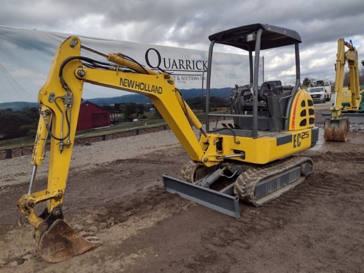 new-holland-ec25-image-43
