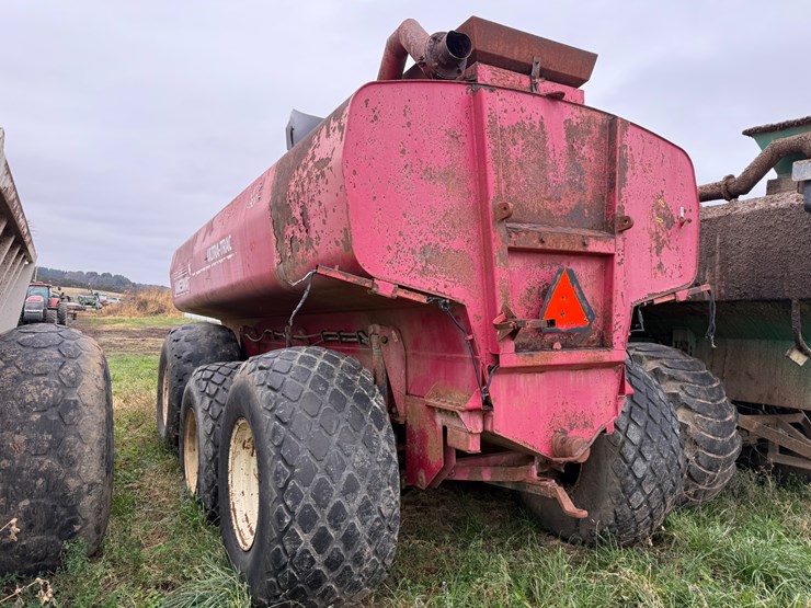 #1033-•-jamesway-ultra-trac-manure-tanker-(fennimore,-wi)-image-13