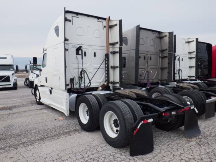 freightliner-cascadia-126-image-15