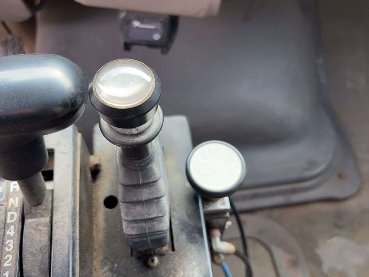 2005-sterling-l8500-image-39