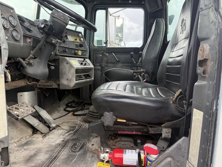 1999-mack-rd600-image-17