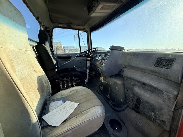 ford-ltl9000-image-37