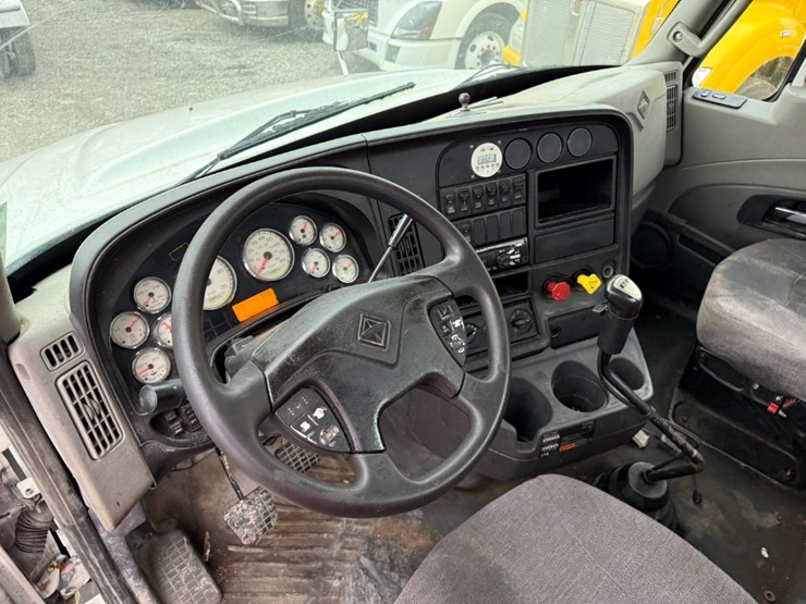 2014-international-prostar-image-18