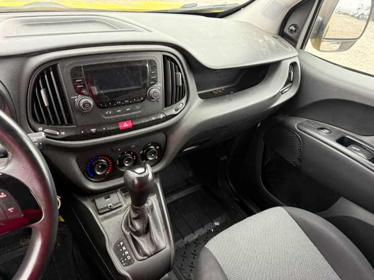 2015-ram-promaster-city-image-17