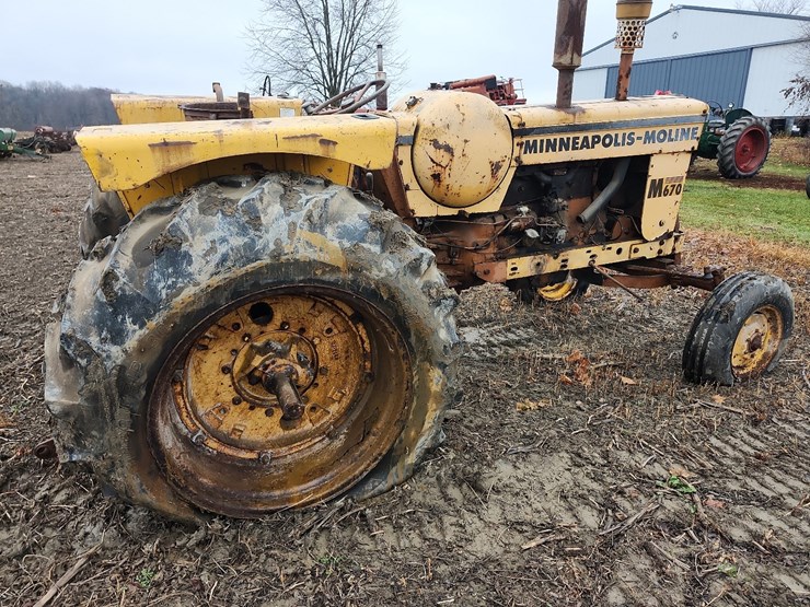 1965-mm-m670-lp-tractor-image-8