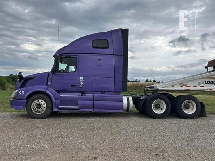 2015-volvo-vnl42t670-image-4