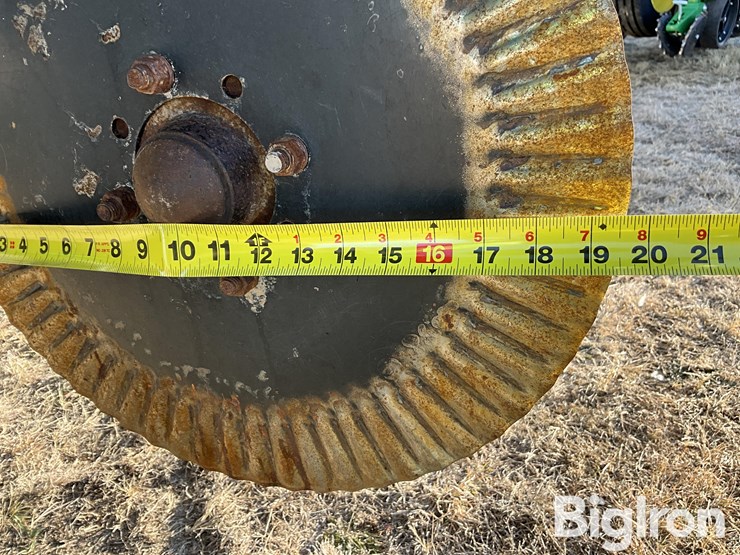 2014-john-deere-2510l-image-18