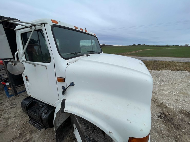 international-4900-image-13