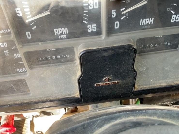 1995-international-4700-image-11