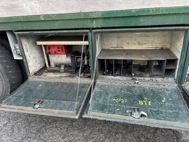 2001-kenworth-t300-image-15