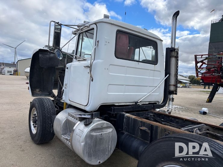 1986-mack-rd686-image-36