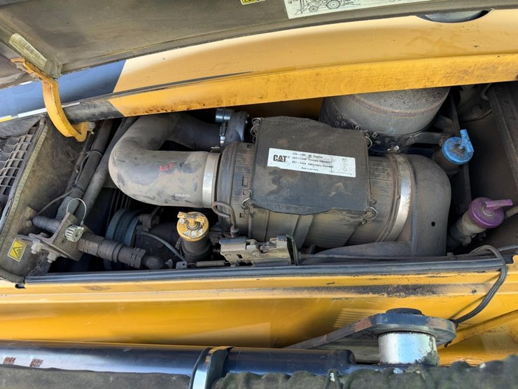 caterpillar-420d-image-24