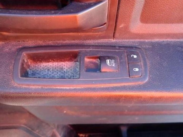 2016-dodge-1500-image-48