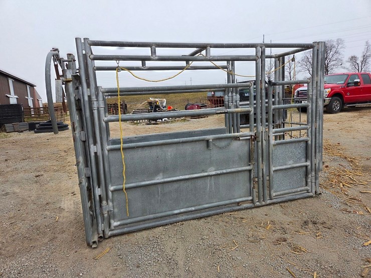 cattle-chute-w/-palpation-cage-image-1