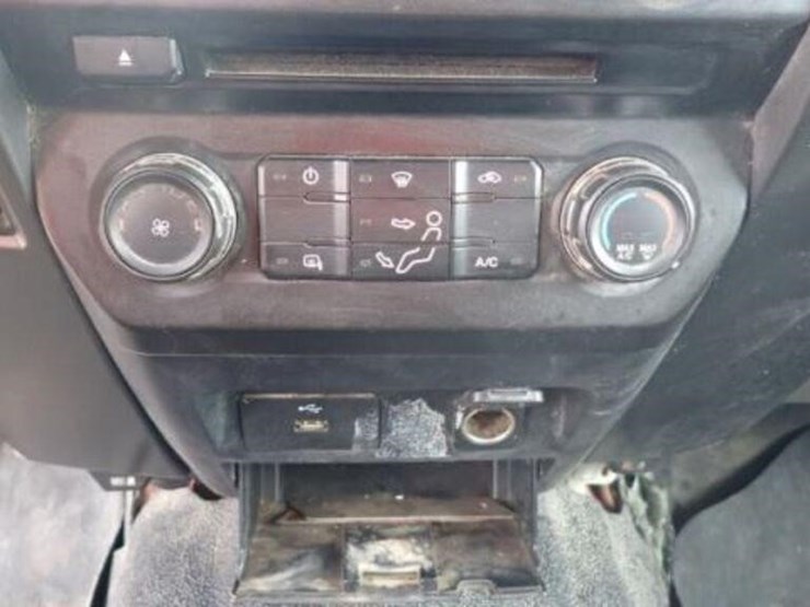 ford-f350-xlt-image-30