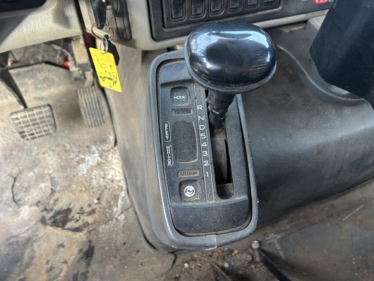 #1673-•-2002-international-workstar-tri-axle-dump-truck-image-55