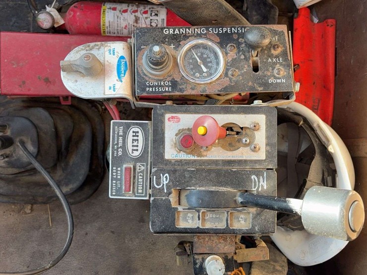 1995-ford-ltl9000-image-45