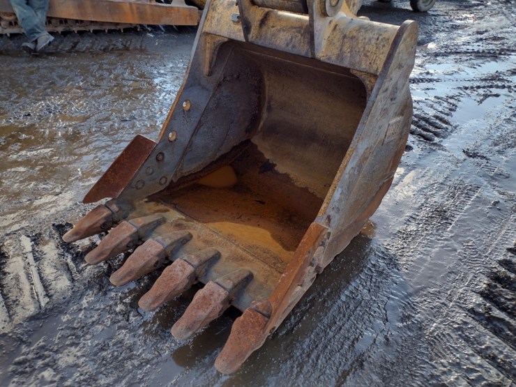 caterpillar-320fl-image-19