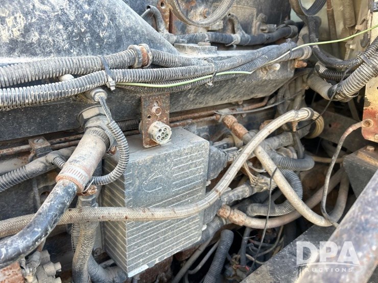 1996-freightliner-fld120-image-44