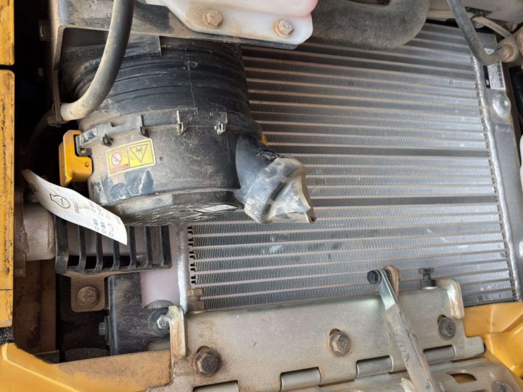 2023-caterpillar-303-image-26