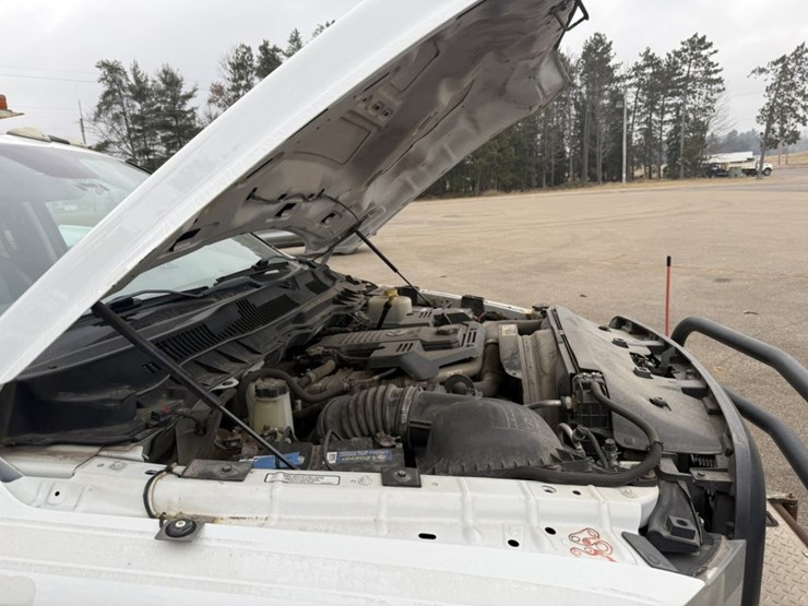 #1830-•-2015-ram-5500-4x4-service-truck-image-14